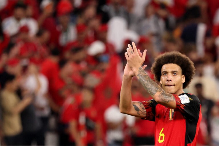 Inter de Milão mira contratação de Axel Witsel, meio-campista do Atlético de Madrid, para repor saída de Marcelo Brozović.