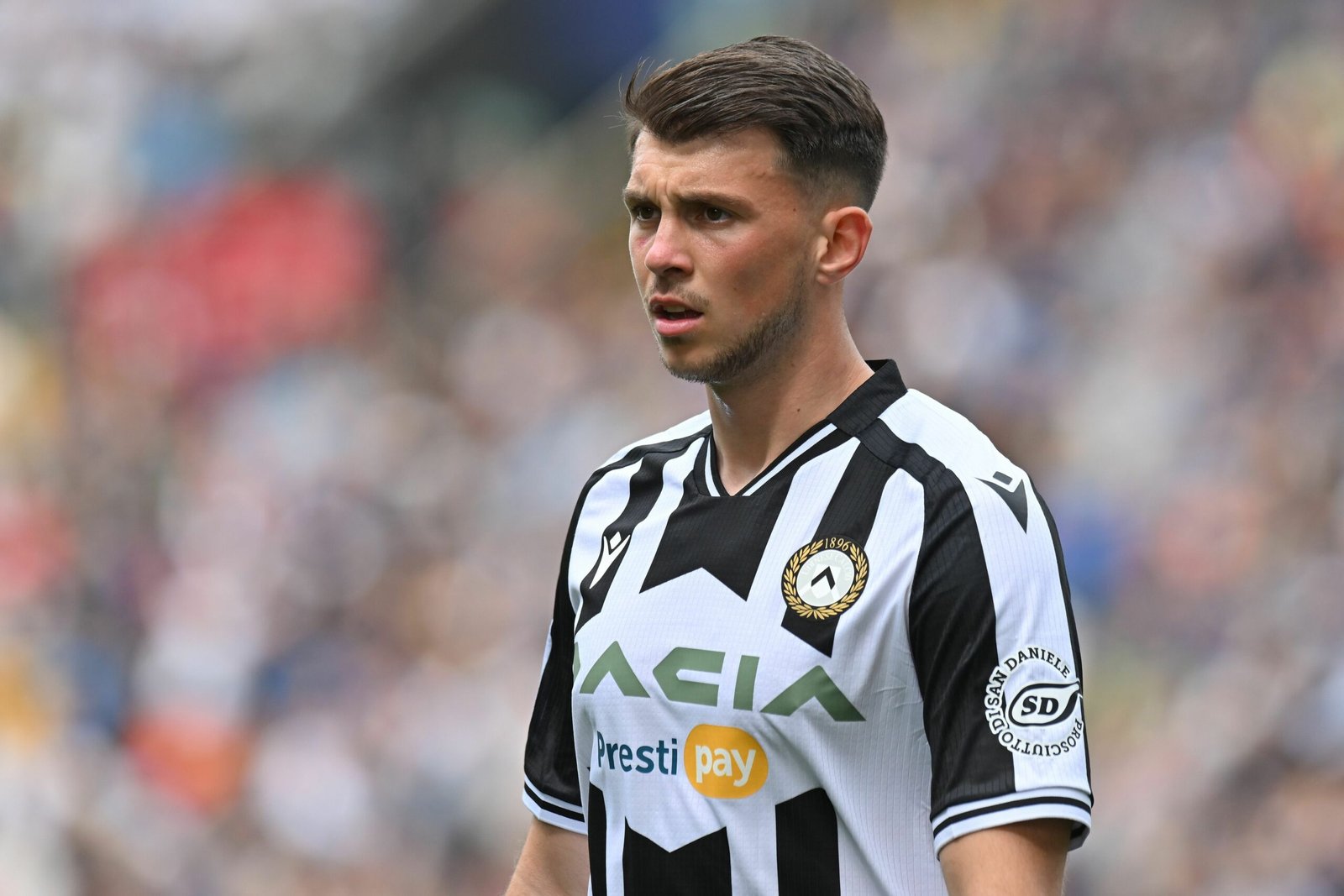 Grande destaque da Udinese na temporada 2022/23, Samardzic tem contratação disputada por Milan e Inter de Milão.