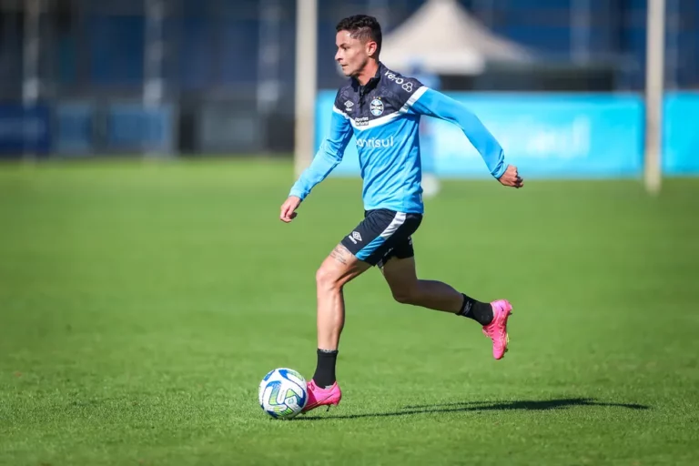 Fluminense negocia Diogo Barbosa por empréstimo e irá dividir salário do jogador com o Grêmio
