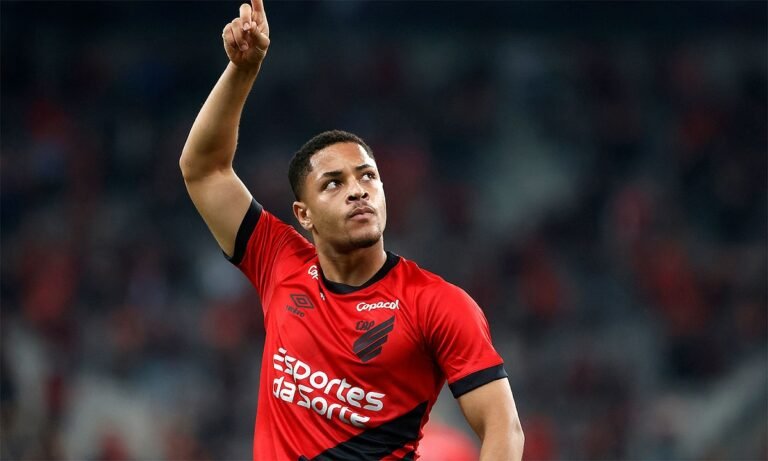 Barcelona fecha contratação de Vitor Roque