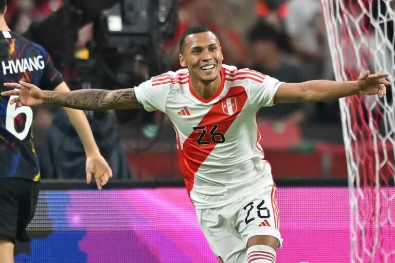 Grêmio faz proposta milionária por meia atacante peruano