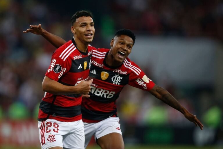 Após Matheus França, Flamengo pode receber proposta por Victor Hugo