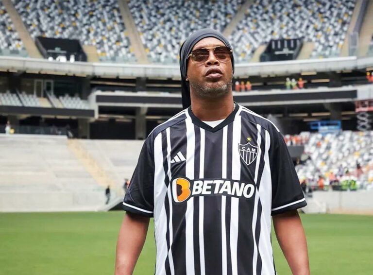 Atlético-MG anuncia Ronaldinho para o Jogo das Lendas