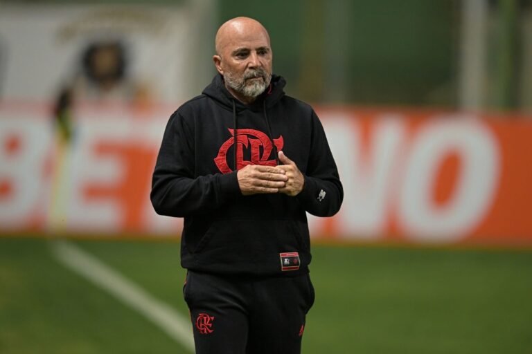 Mesmo com saída do preparador físico, Sampaoli quer permanecer no Flamengo