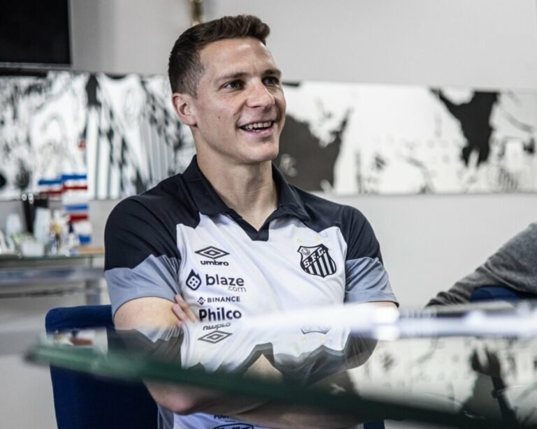 Julio Furch é anunciado pelo Santos; veja os detalhes