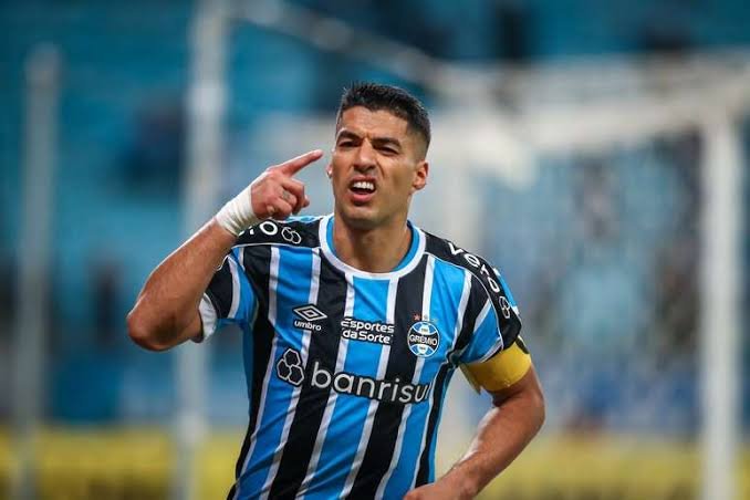 Suárez confirma saída do Grêmio no fim do ano