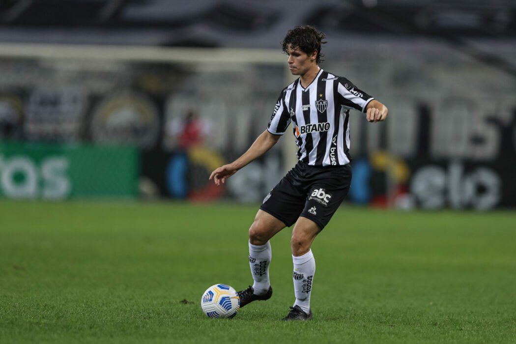 O lateral Dodô pode retornar ao Santos