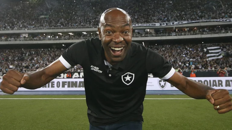 Após comandar o Botafogo, Cláudio Caçapa será novo treinador do RWD Molenbeek, clube de John Textor