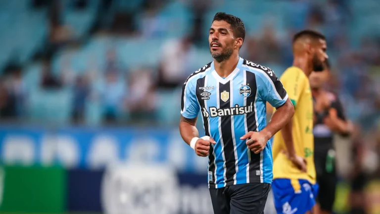 Treinador do Inter Miami confirma conversa por Suárez mas cita ‘travas’ com o Grêmio