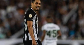 Eduardo, do Botafogo, continua treinando com restrições, mas deve atuar contra o Coritiba