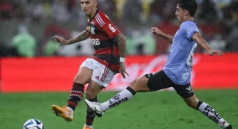 Sem espaço, Varela aguarda propostas e deve deixar o Flamengo