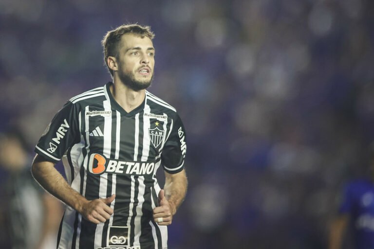 Atlético-MG atualiza situação médica de Hyoran e Matías Zaracho, que voltam a treinar com o elenco principal