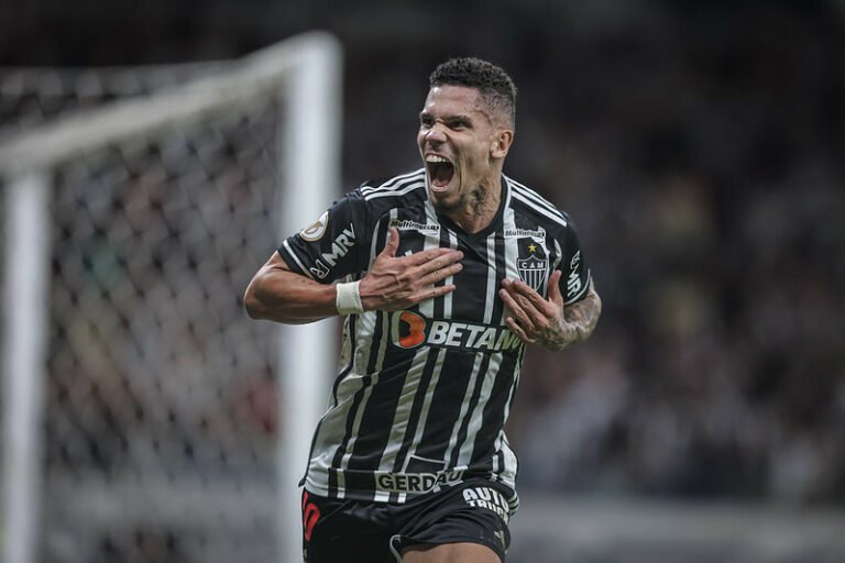 Após empate, Paulinho revela motivos para ter escolhido o Atlético em seu retorno ao Brasil