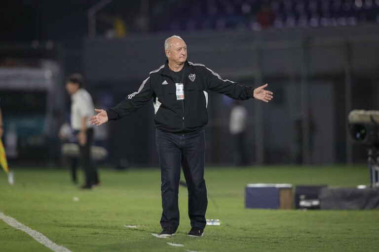 Felipão sai em defesa de Hulk e critica histórico do árbitro: “É ordem lá de cima, querem nos prejudicar”