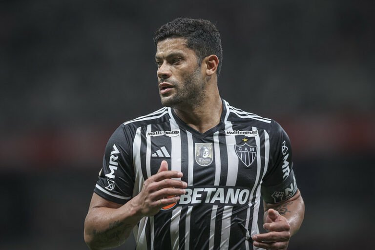 Em súmula, Wilton Pereira Sampaio explica expulsão de Felipão e Hulk em clássico