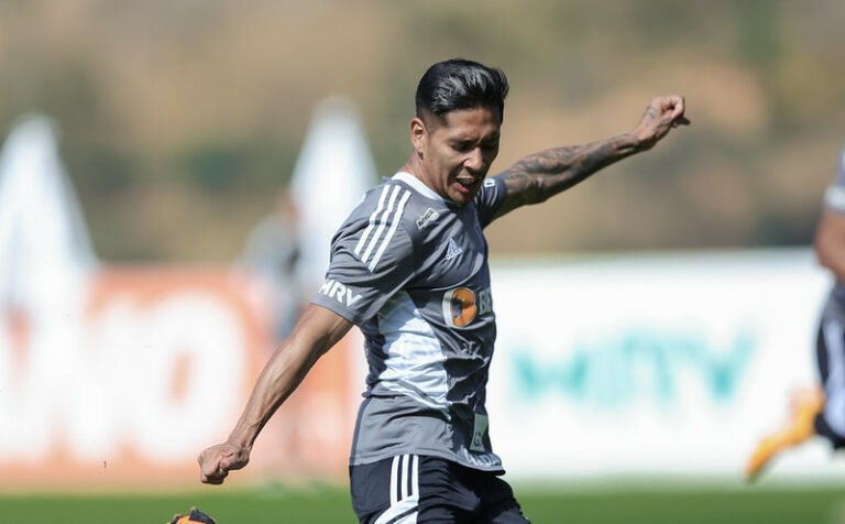 Zaracho sofre lesão muscular na coxa e é desfalque no Atlético-MG