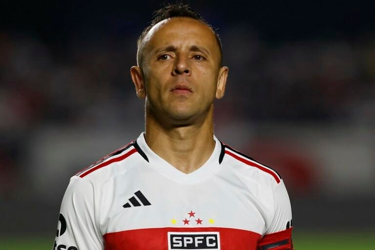 Capitão do São Paulo, Rafinha pode perder primeiro duelo das semifinais da Copa do Brasil