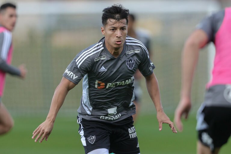 De volta ao Atlético, Alan Franco comenta seu retorno ao clube e fala sobre Felipão