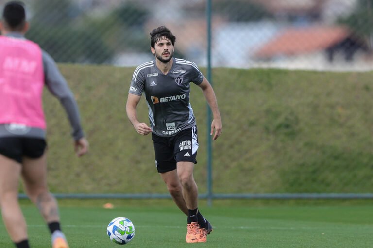 São Paulo realiza sondagem por Igor Rabello, zagueiro do Atlético