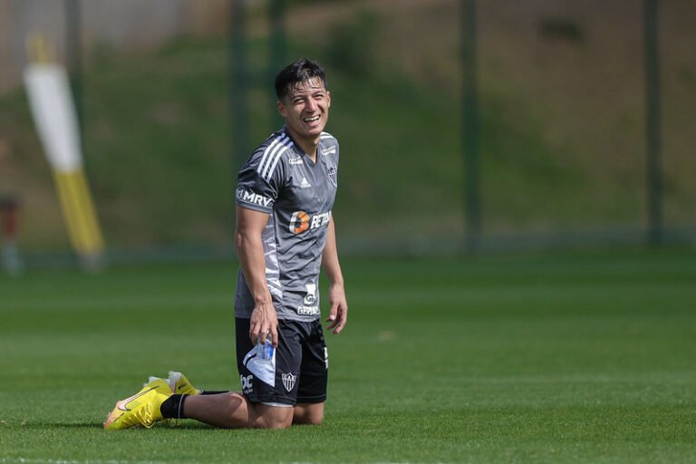 Alan Franco comenta sonho realizado em Copa do Mundo e experiência no Talleres