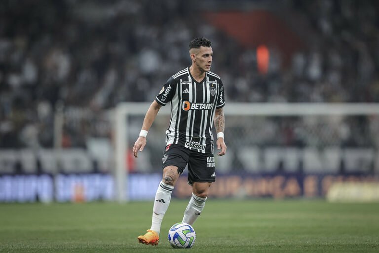 Atlético-MG divulga lesão e desfalque de Cristian Pavón