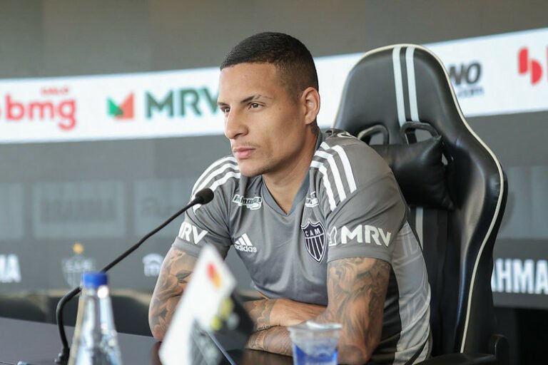 Guilherme Arana fala sobre possíveis reforços e comenta saídas: “Tem que honrar a camisa”