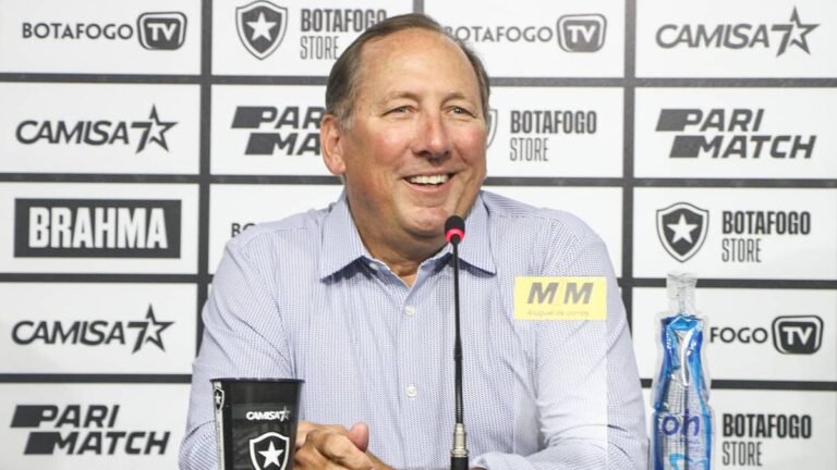 Com chance de título, John Textor libera verba para investimento em contratações no Botafogo
