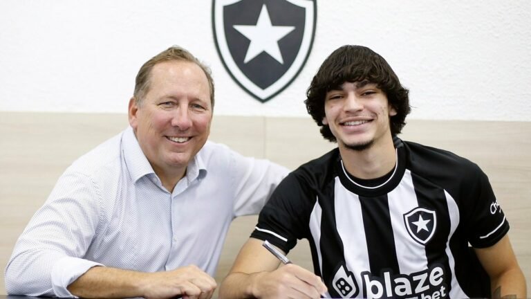 John Textor comenta sobre interesse de clube inglês em Matheus Nascimento, do Botafogo