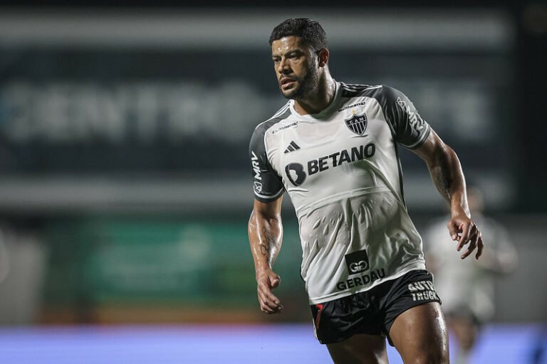 Hulk chega a 150 pelo Atlético e se declara ao clube: “orgulho e vontade de vestir essa camisa”