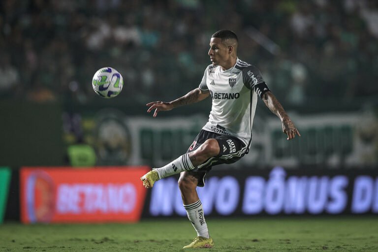 Arana e Jemerson são desfalques para o Atlético diante o Grêmio