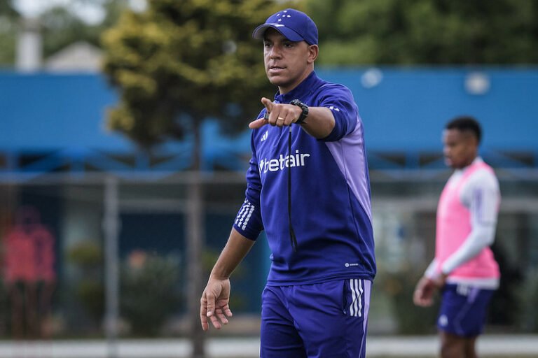 Cruzeiro segue no mercado em busca de reforços