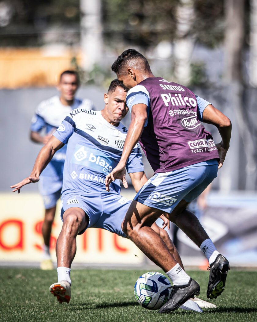 O lateral Gabriel Inocêncio pode ser a novidade no Santos.