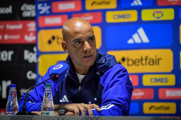 Pepa, do Cruzeiro, reclama de árbitro após expulsão: “Precisamos aprender a ouvir”