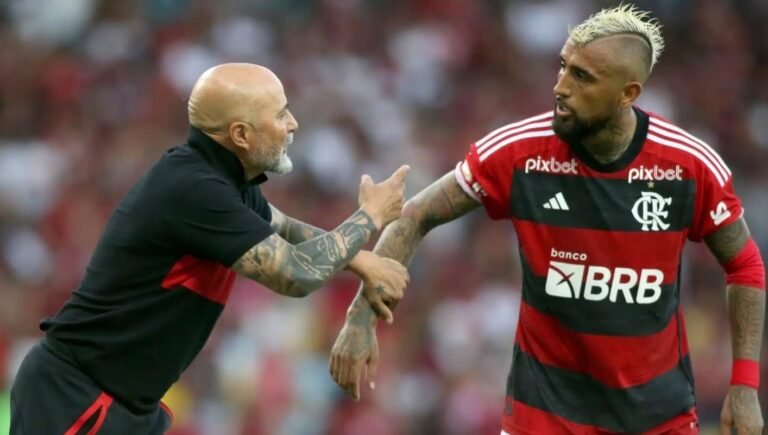 Sampaoli e comissão do Flamengo se decepcionam com declaração de Vidal