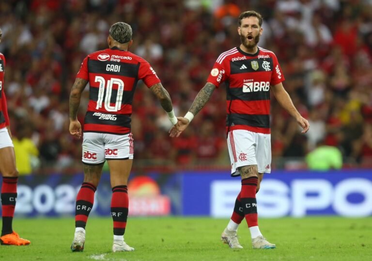 Substituídos com lesões, Gabigol e Léo Pereira serão reavaliados pelo Flamengo