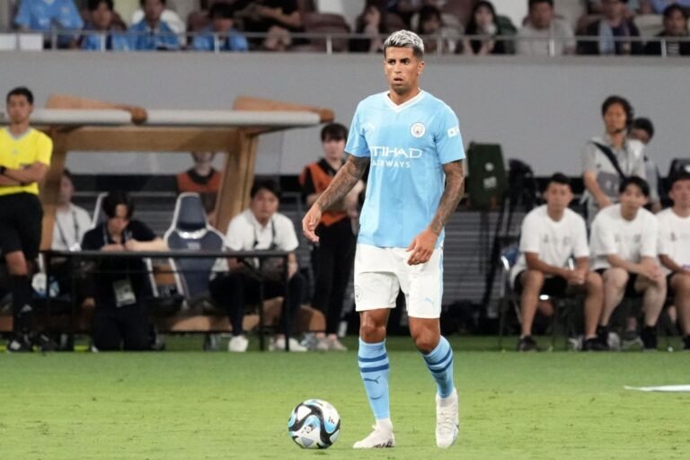 Cancelo está fora dos planos do Manchester City e busca alternativas no mercado