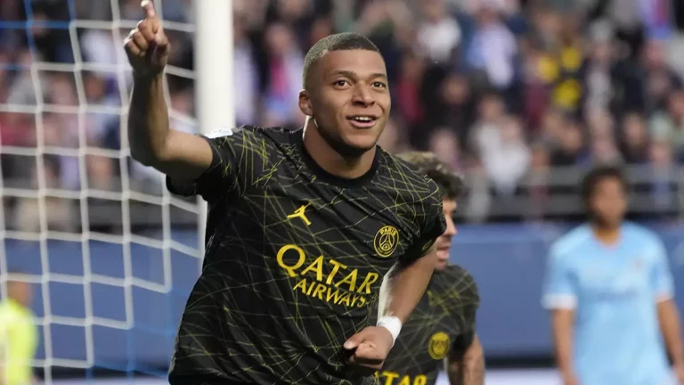 PSG prepara oferta astronômica para renovar com Mbappé por dez anos