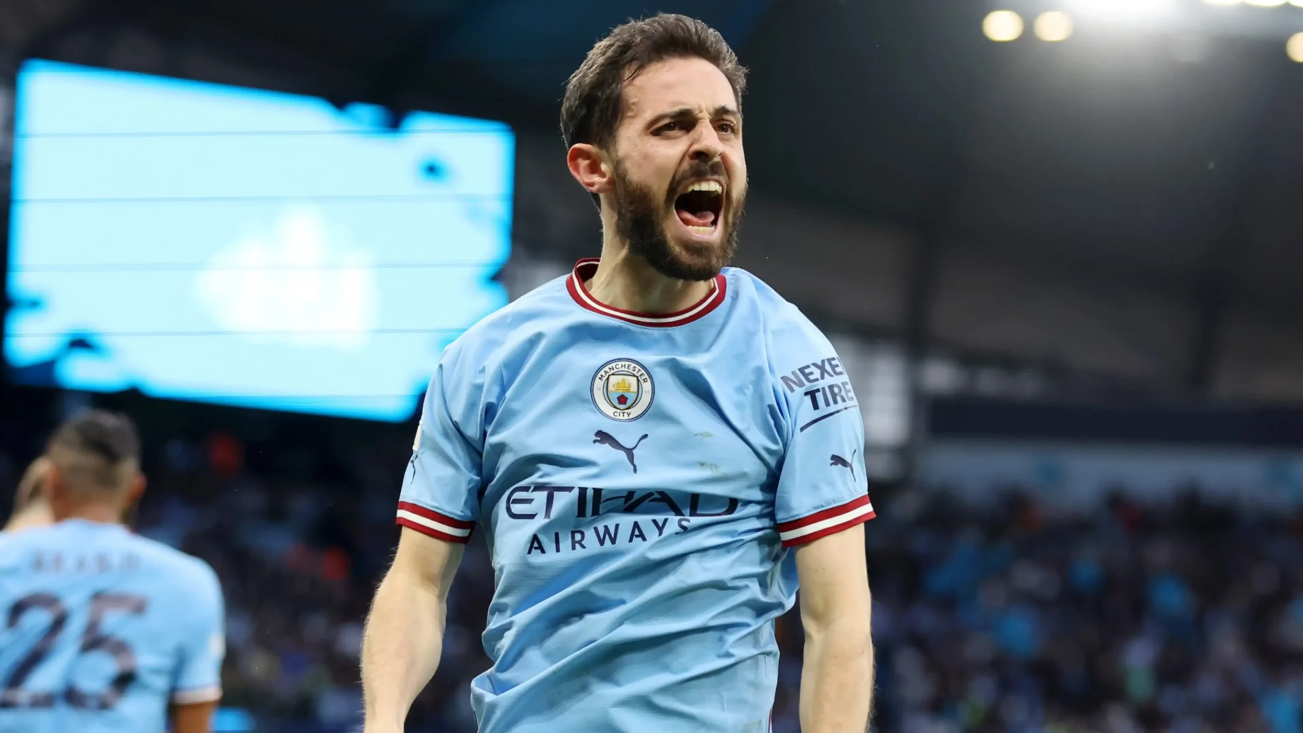 Bernardo Silva, alvo do PSG, com a camisa do Manchester City