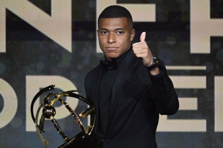 Mbappé culpa diretoria do PSG pelas derrotas na UEFA Champions League, em entrevista à France Football