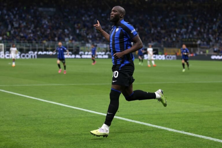 Torcedores da Juventus protestam contra contratação de Lukaku