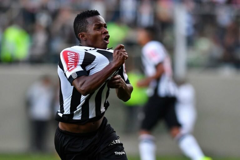 Cruzeiro avalia a contratação de Juan Cazares, ex-Atlético