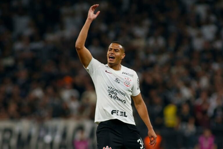 Corinthians rejeita oferta da Fiorentina por Murillo, destaque da zaga alvinegra