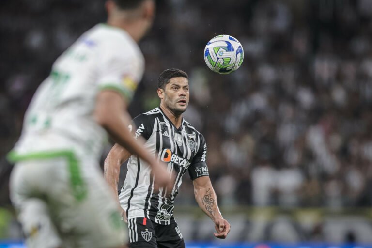 Hulk tem média alta de cartões em 2023, e já supera marcas de 2021 e 2022 pelo Atlético