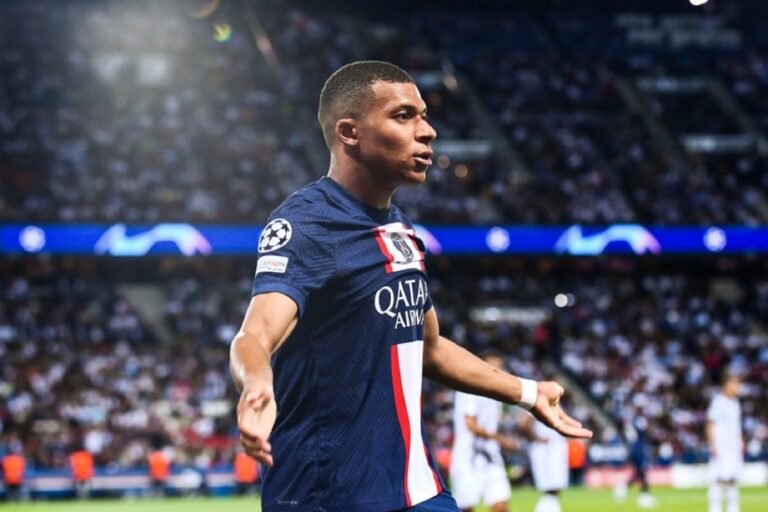 PSG planeja pressão para forçar Mbappé a deixar o clube e conflito interno cresce entre as partes