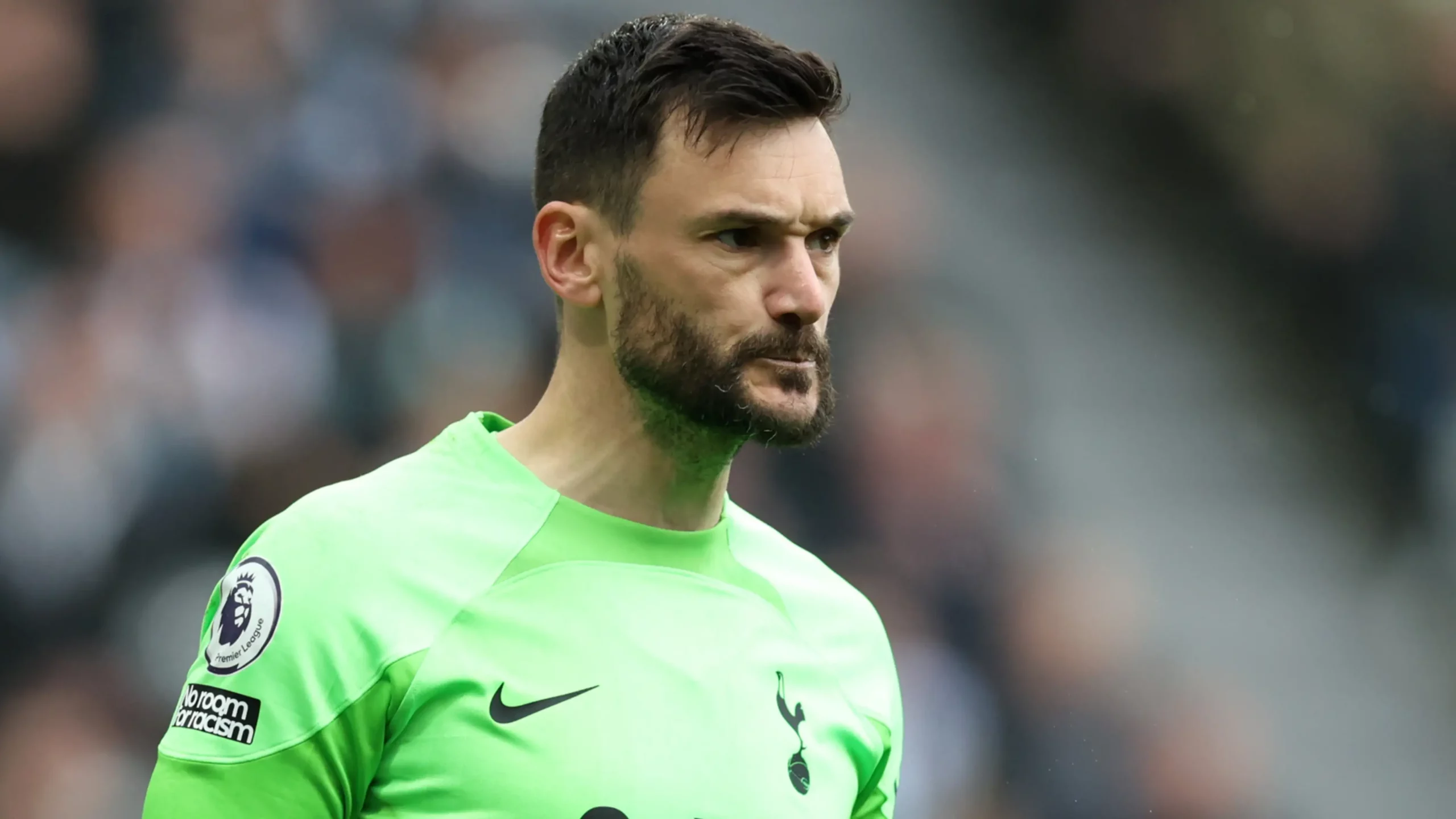 Lloris, alvo do PSG, com a camisa da França