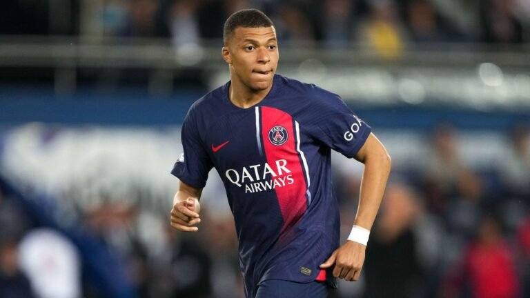 Mbappé não será reintegrado ao PSG até tomar decisão sobre seu futuro
