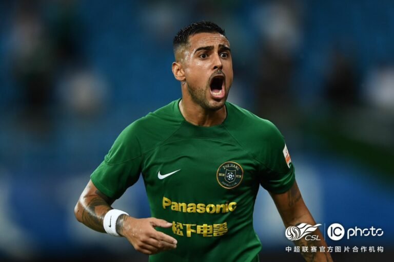 Léo Souza lidera artilheira na China e faz história no futebol asiático