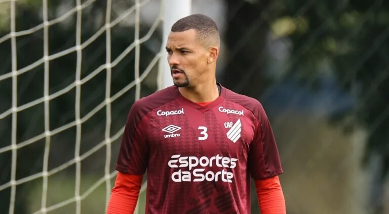 Cruzeiro tem negociações avançadas para assinar com Zé Ivaldo