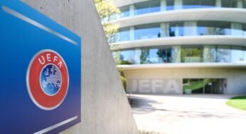 Barcelona e Manchester United são multados por infrigirem Fair Play Financeiro