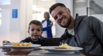 Jogadores do Cruzeiro tomam café com os filhos na Toca II; veja